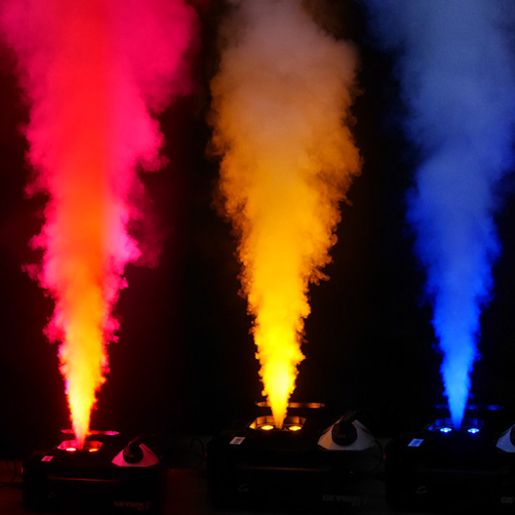 geyser de fumé à Vulaines-sur-Seine près de Fontainebleau en Seine-et-Marne 77